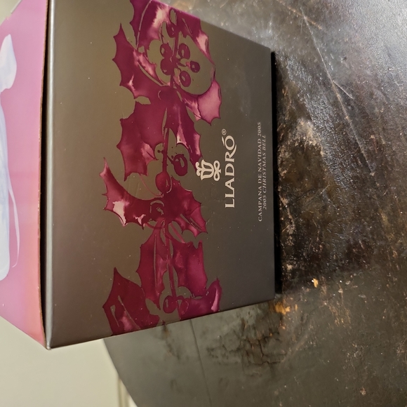 Lladro 2005 Porcelain Collectors Christmas Bell - Picture 2 of 4